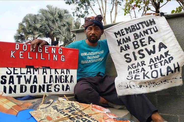 Samsudin, Pendongeng Satwa Berjalan Kaki Keliling Indonesia
