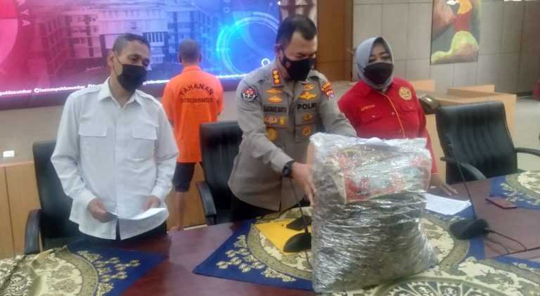 Barang bukti kejahatan satwa liar dilindungi sebanyak 12,8 kilogram sisik trenggiling. | Foto: Fakhrul/Padangkita