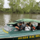 Tim gabungan yang terdiri dari BKSDA Kalimantan Selatan, Tim Yayasan Sahabat Bekantan Indonesia, dan masyarakat melakukan patroli menggunakan speedboat. Kegiatan berlangsung di kawasan habitat bekantan. | Foto: Firman/Antara