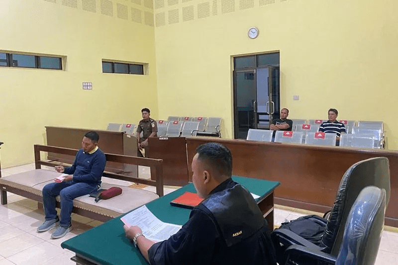 Jaksa penuntut umum (JPU) bacakan tuntutan untuk terdakwa mantan Bupati Bener Meriah, Ahmadi. | Foto: Penkum Humas Kejati Aceh/Antara