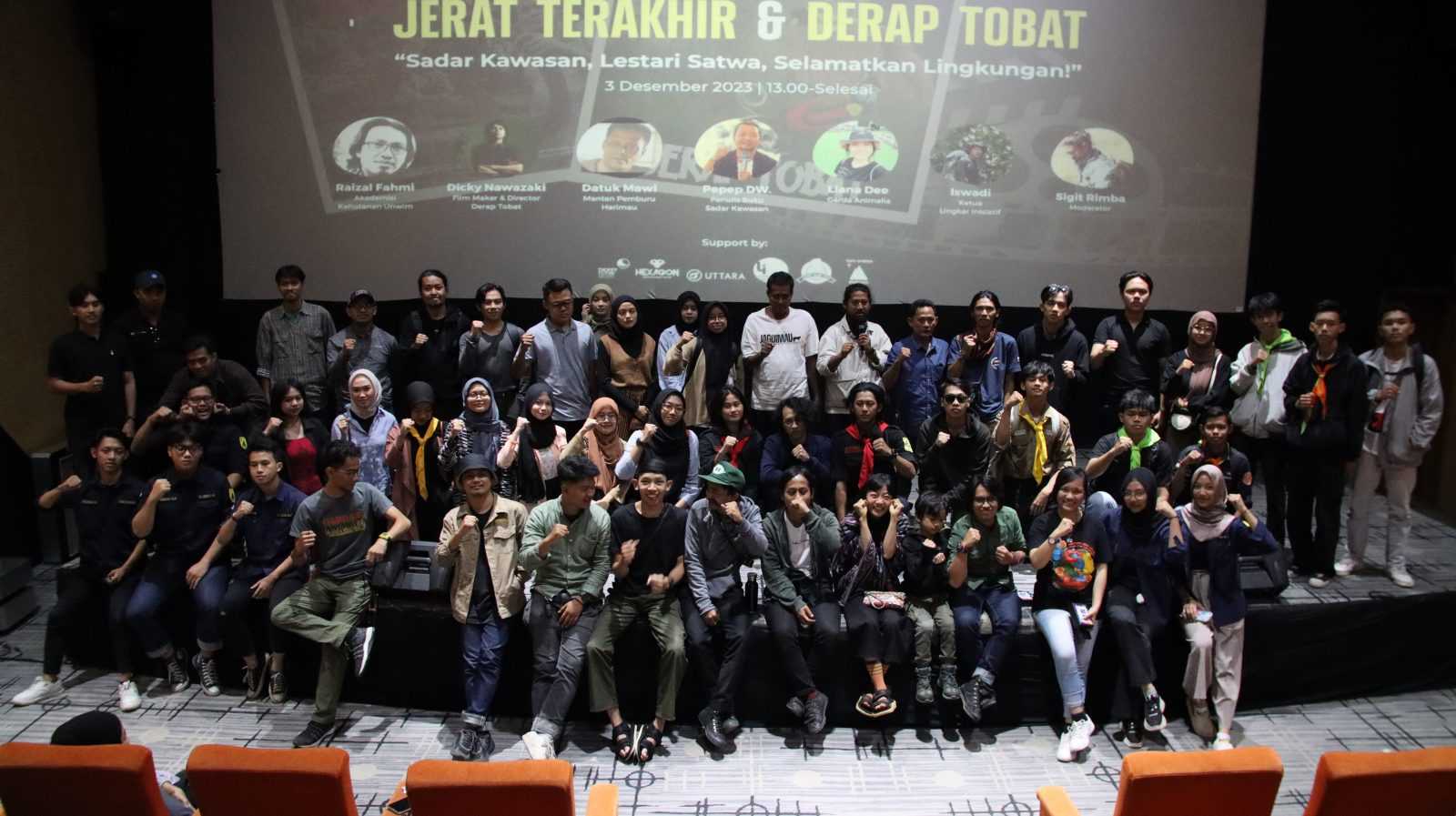 Foto bersama narasumber dan peserta Nobar dan Diskusi Film Dokumenter Jerat Terakhir dan Derap Tobat di Bandung Creative Hub, Minggu (3/12/2023). | Foto: Garda Animalia