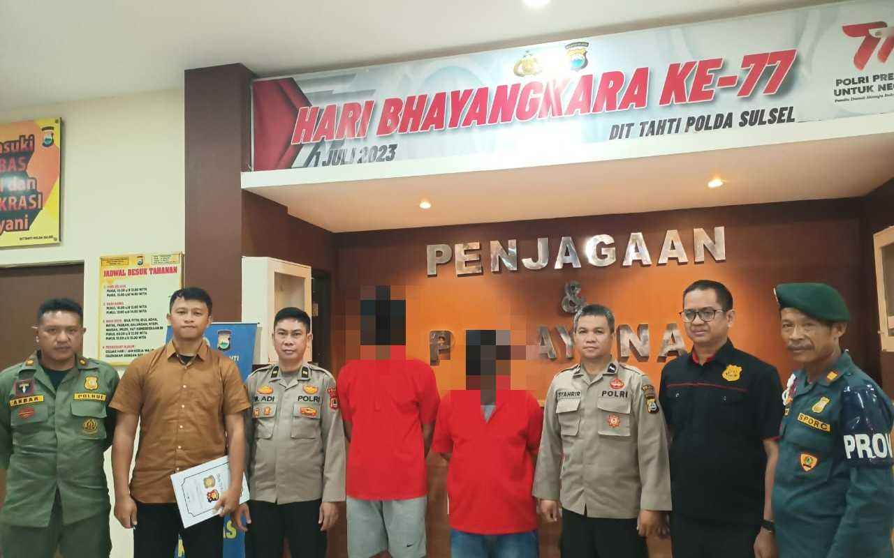Penangkapan dua terduga pelaku perdagangan satwa dilindungi oleh Gakkum KLHK Wilayah Sulawesi. | Foto: Ditjen Gakkum KLHK