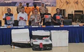 Konferensi pers oleh Korpolairud dan KKP yang diselenggarakan di Jakarta, Kamis (17/10/2024), atas kasus penyelundupan BBL di Lampung. | Foto: Ryan Suryadi/RRI